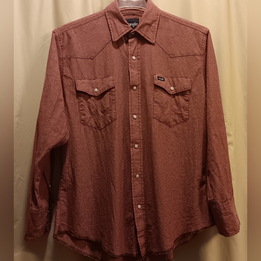 Mens Wrangler Red Washed Pearl Snap Rough Hem L/S Shirt.  Size Large